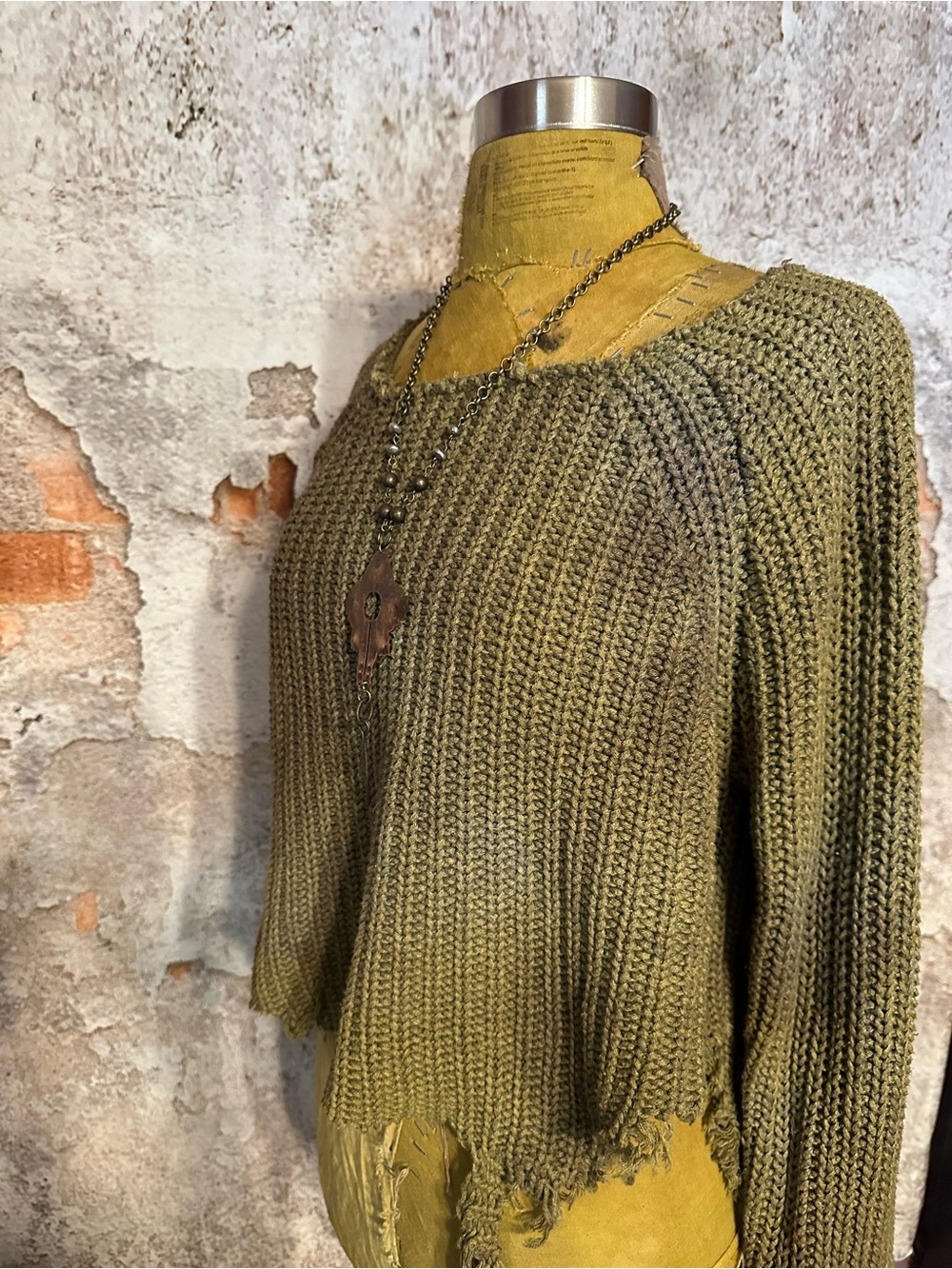 heavily distressed burnished sweater - Picture 5 of 12